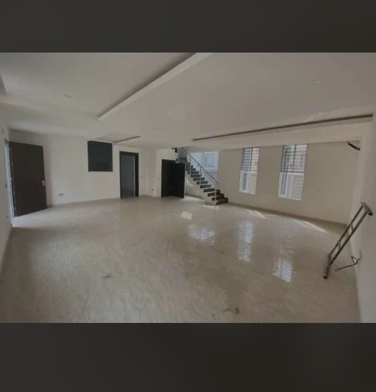 5 BEDROOM TERRACE DUPLEX