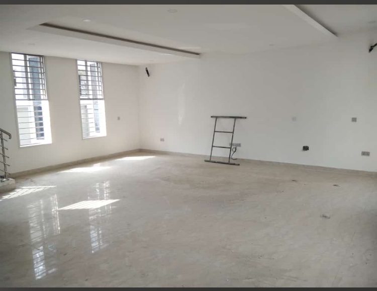 5 BEDROOM TERRACE DUPLEX