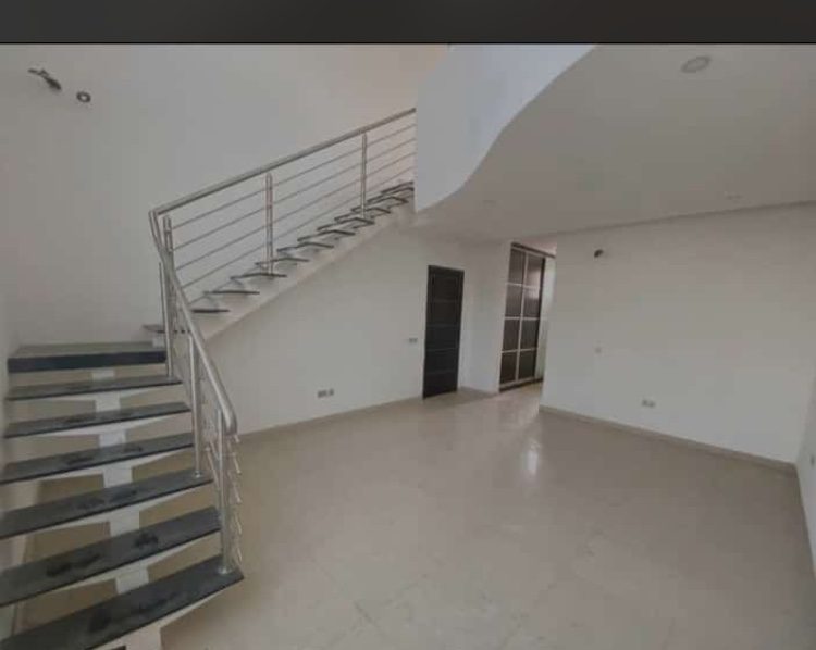 5 BEDROOM TERRACE DUPLEX