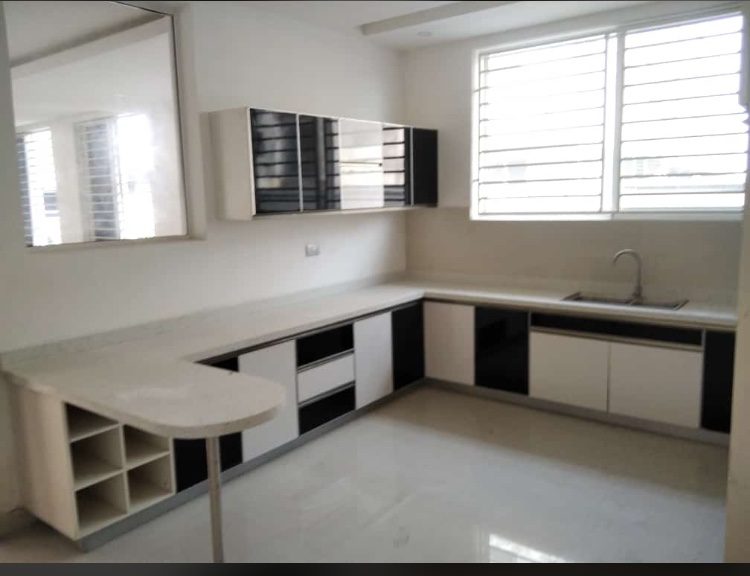 5 BEDROOM TERRACE DUPLEX