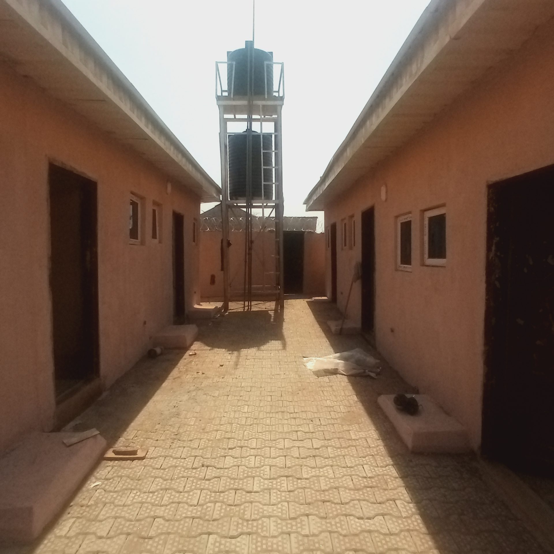 SELF-CONTAINED ROOMS FOR RENT