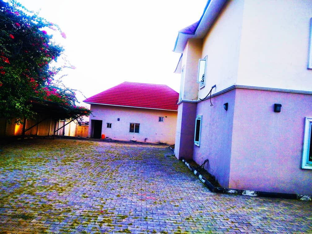 5 bedroom duplex