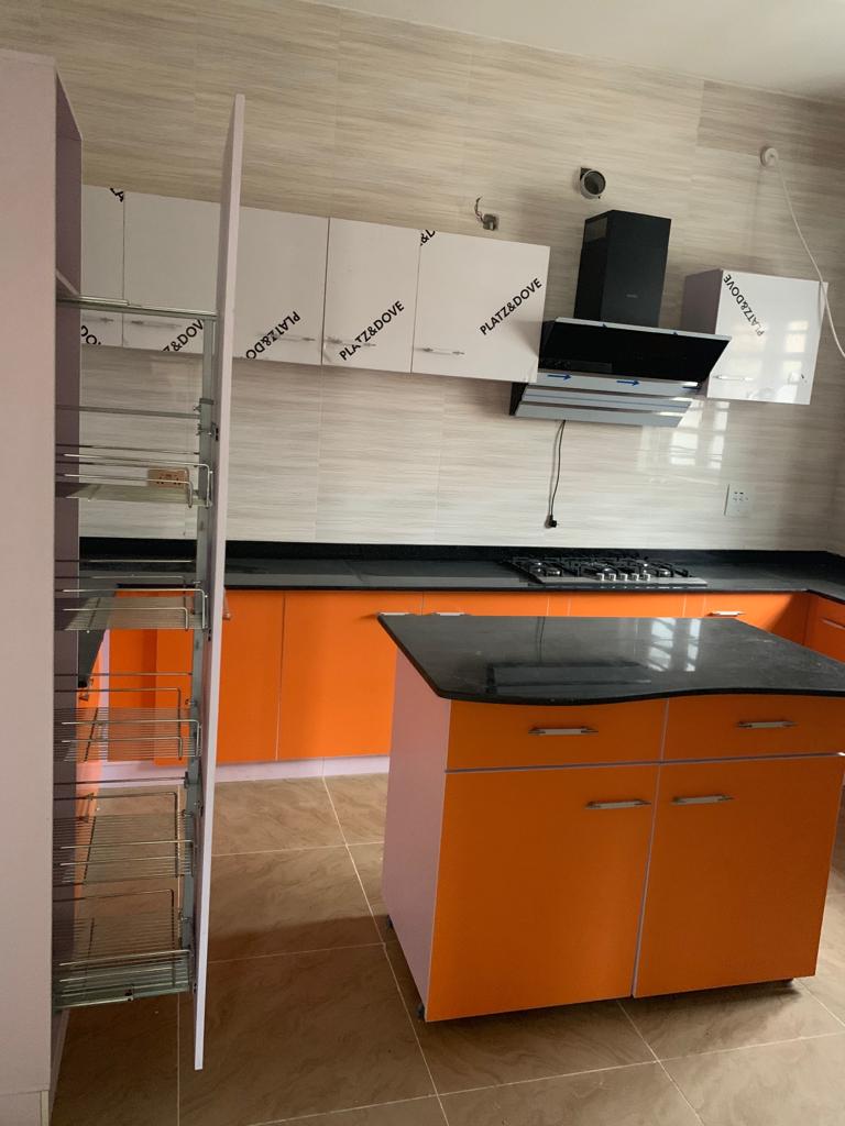 Spacious luxury 5 bedrooms terrrace house on 3 floors