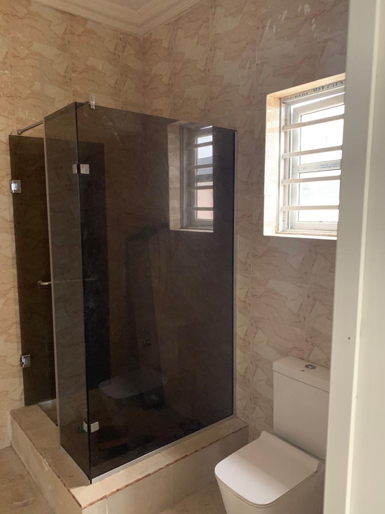 Spacious luxury 5 bedrooms terrrace house on 3 floors