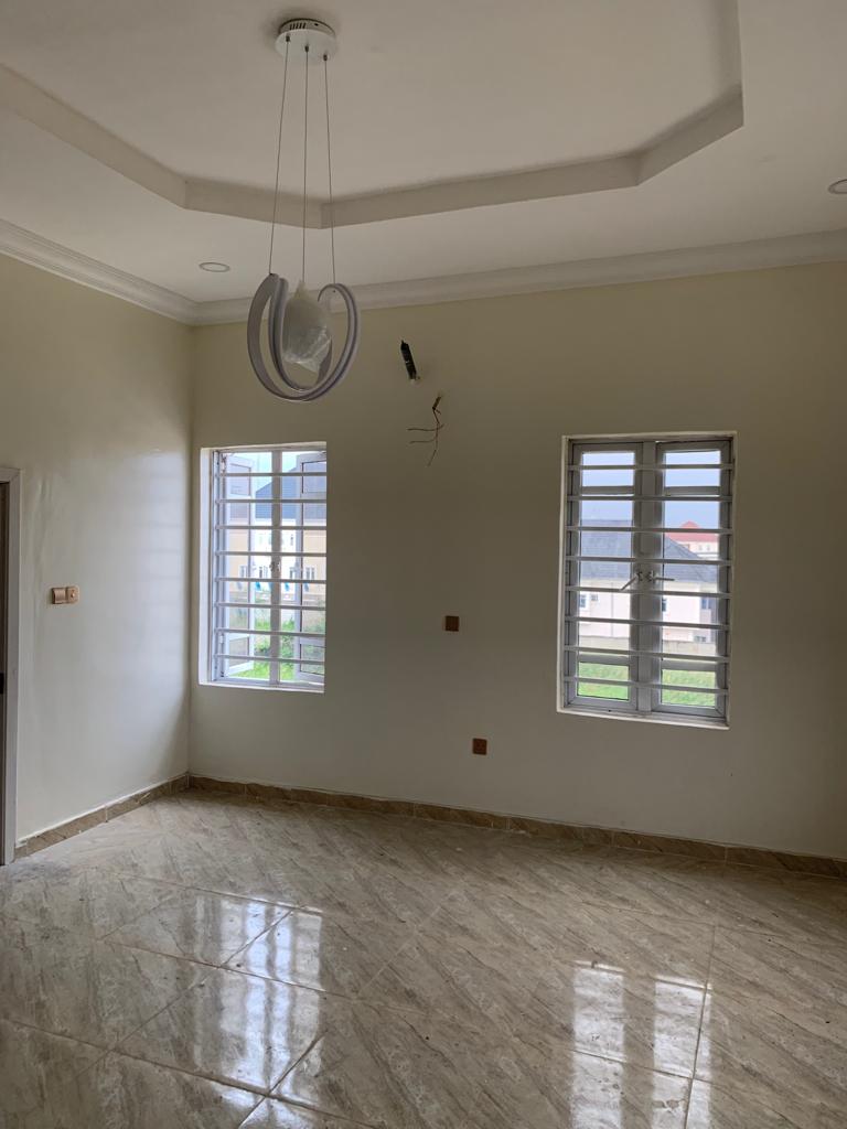Spacious luxury 5 bedrooms terrrace house on 3 floors