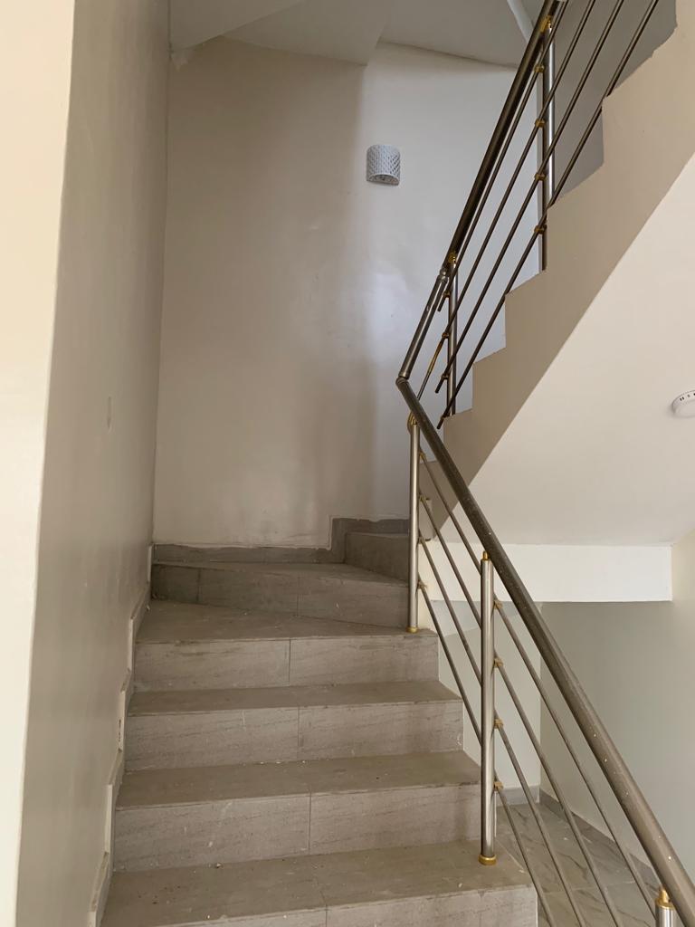 Spacious luxury 5 bedrooms terrrace house on 3 floors