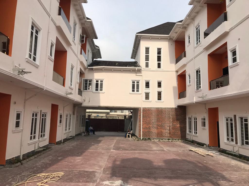 Spacious luxury 5 bedrooms terrrace house on 3 floors