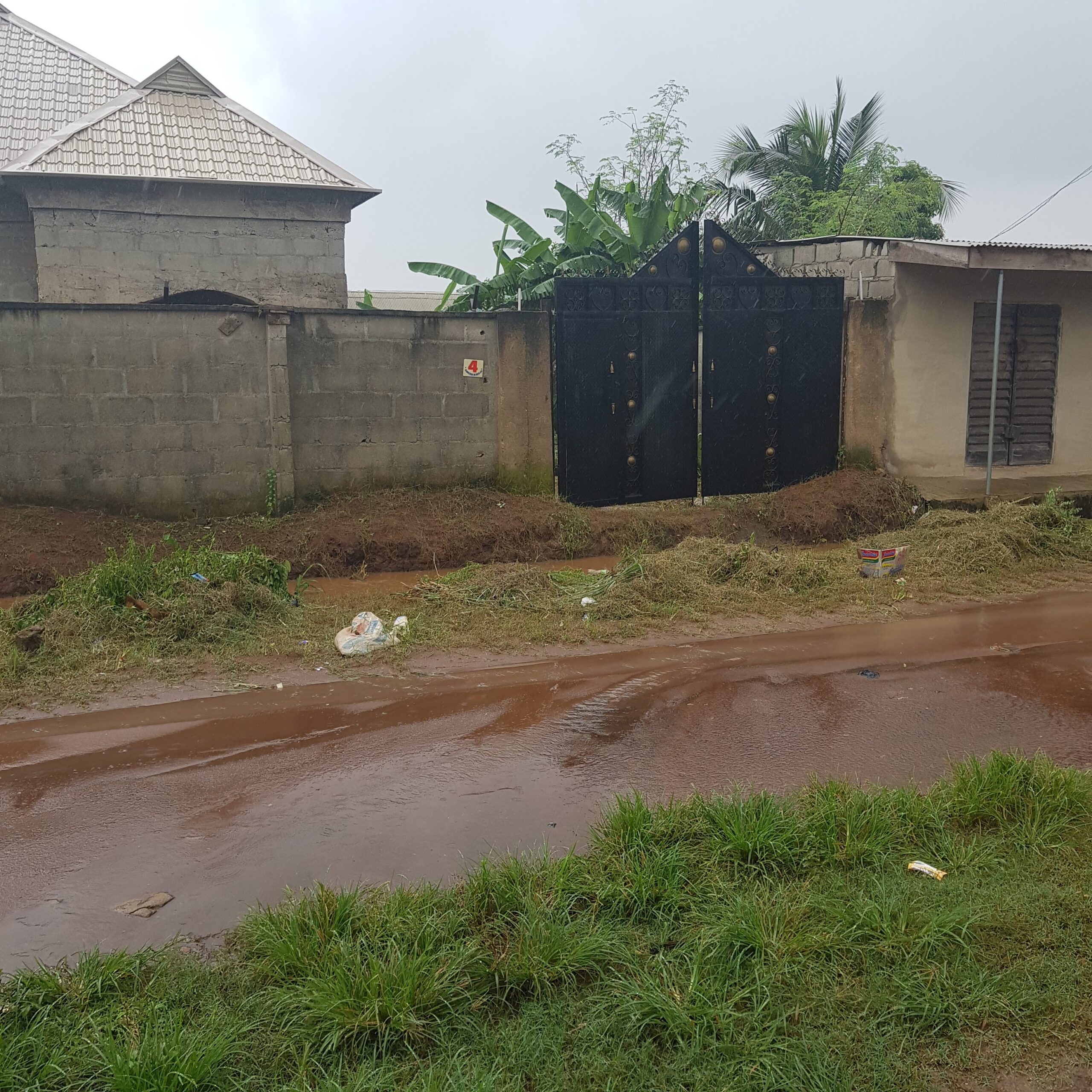 4 bedroom With two main flat for sale