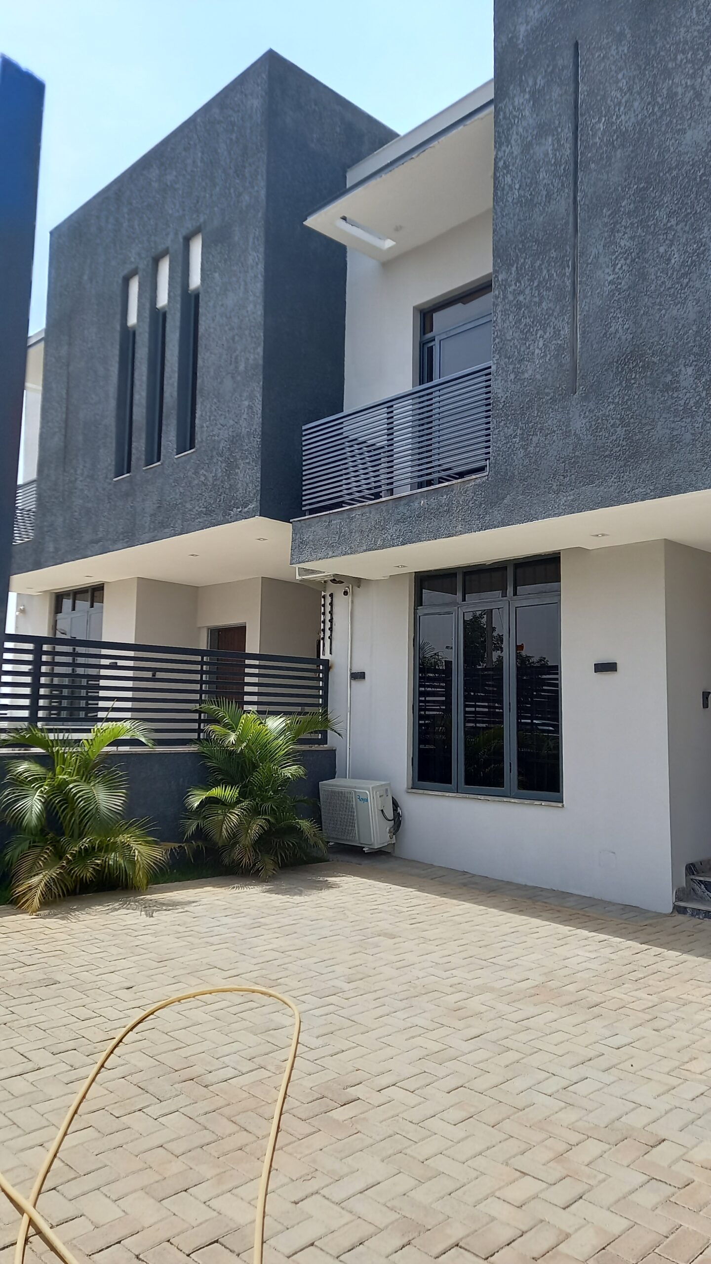 4bedbedroom terraced duplex+ room and parlour vq