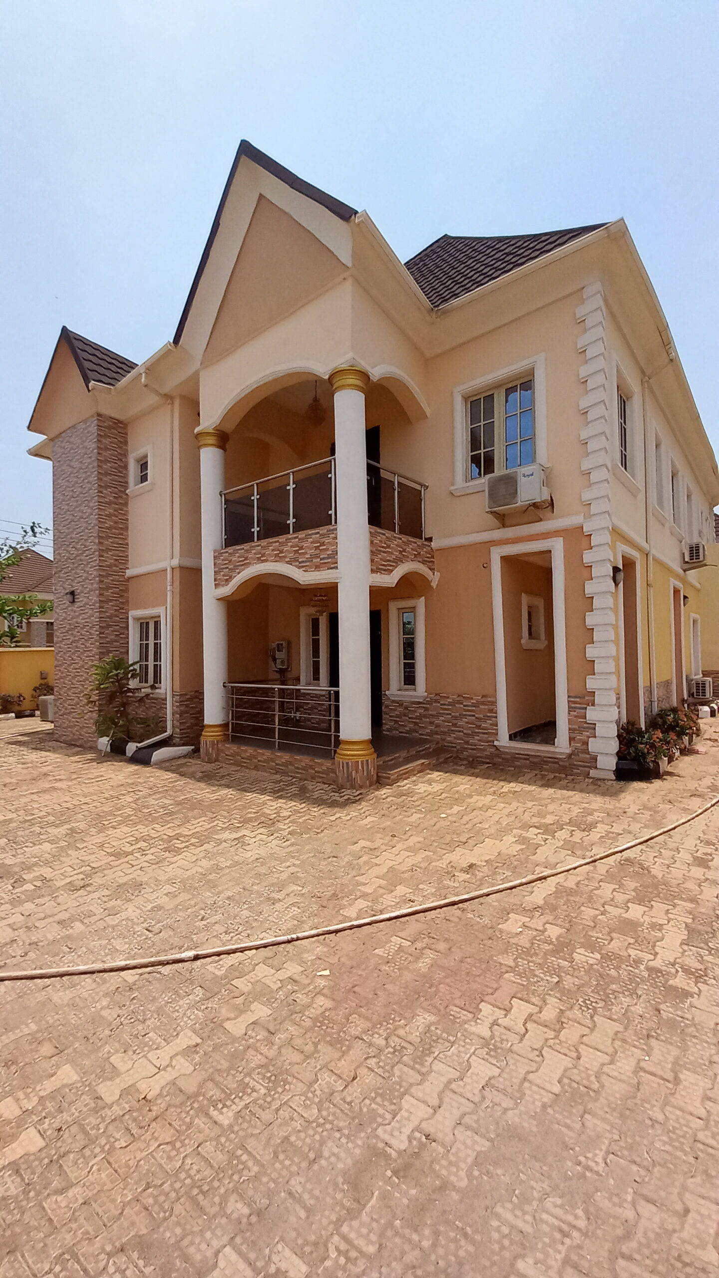 5 bedroom fully detached duplex