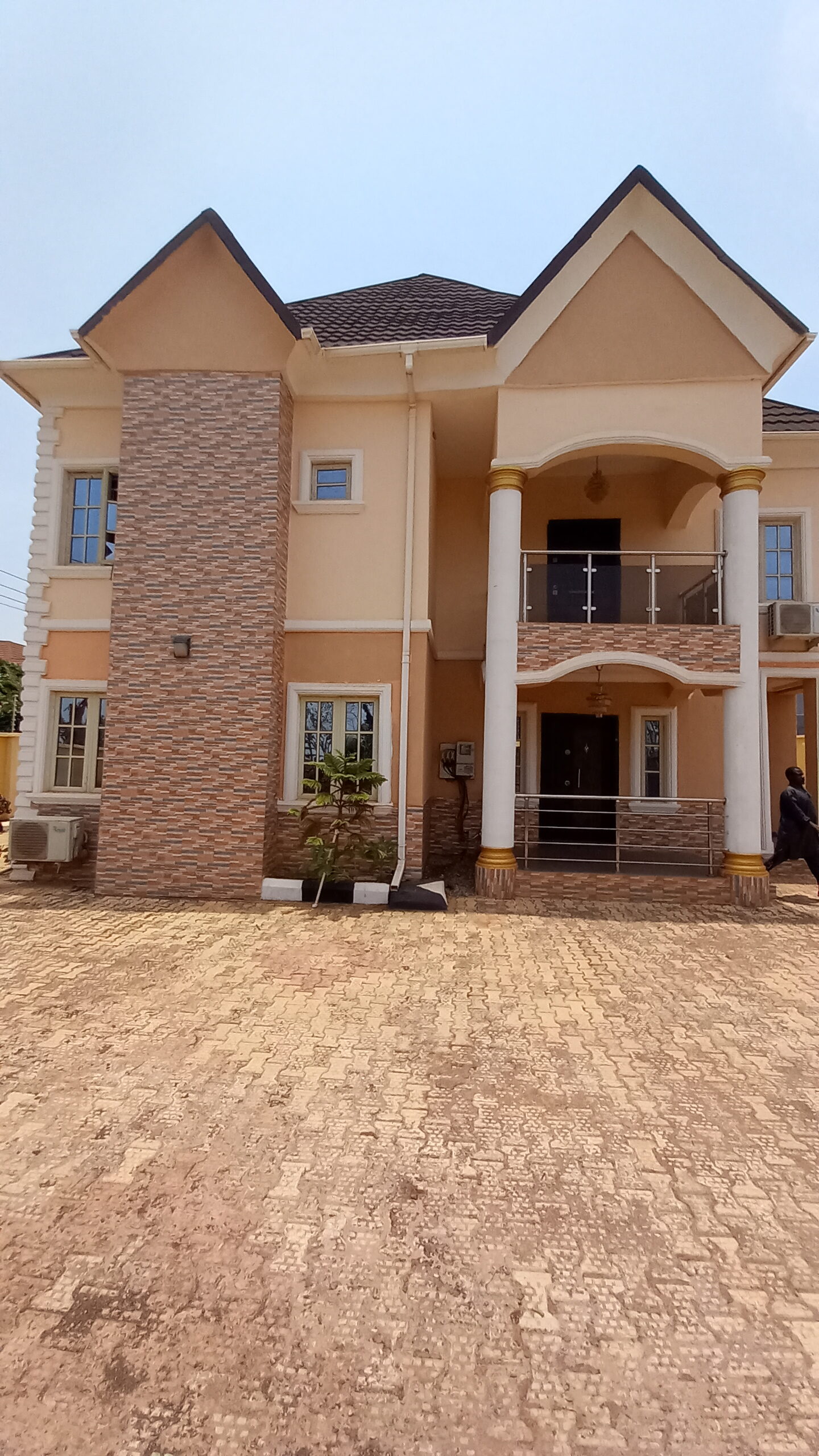 5 bedroom fully detached duplex