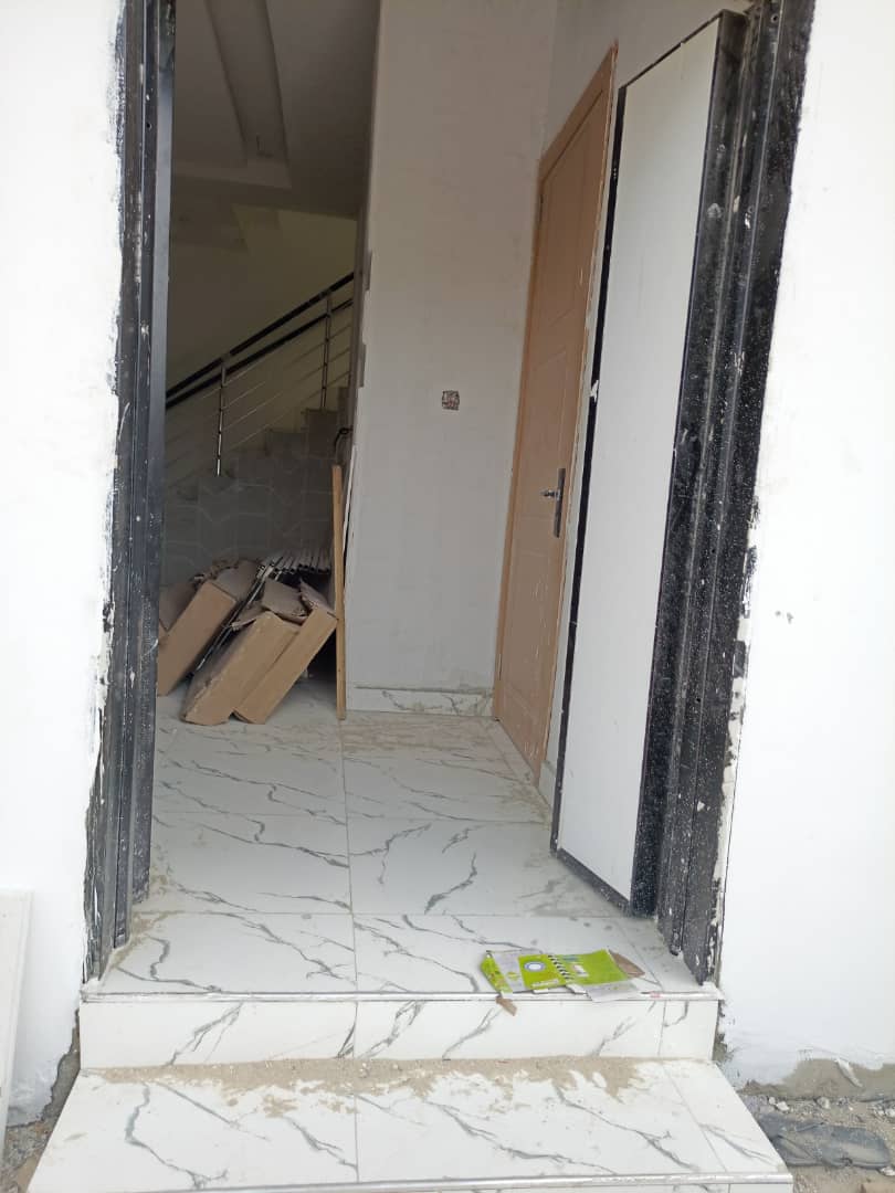 5 bedroom semi detached duplex with Bq