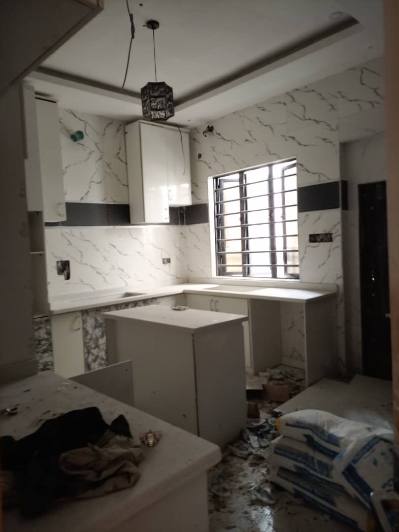 5 bedroom semi detached duplex with Bq