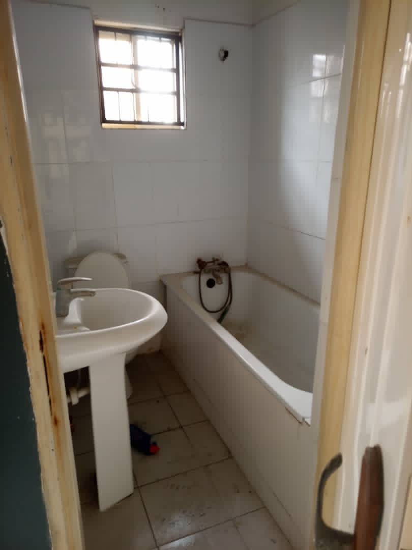5 bedroom semi detached duplex with BQ
