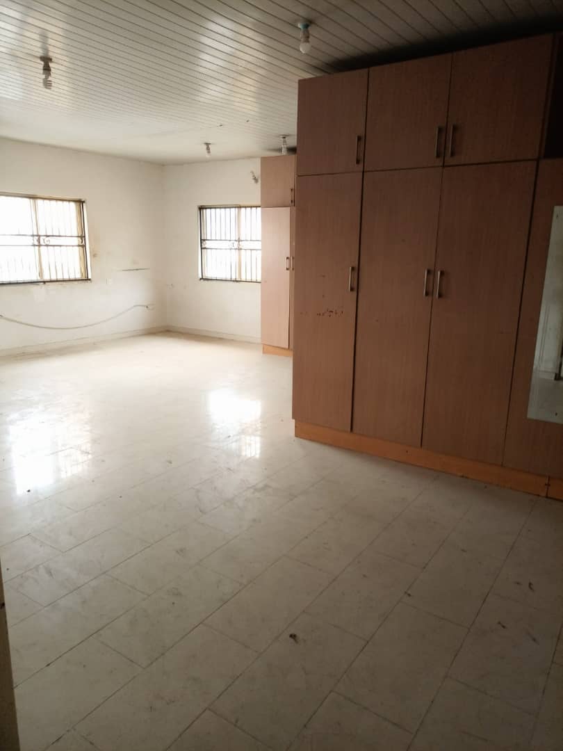 5 bedroom semi detached duplex with BQ