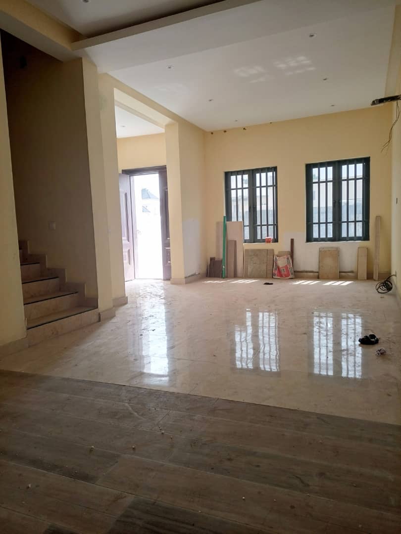5 bedroom semi detached duplex