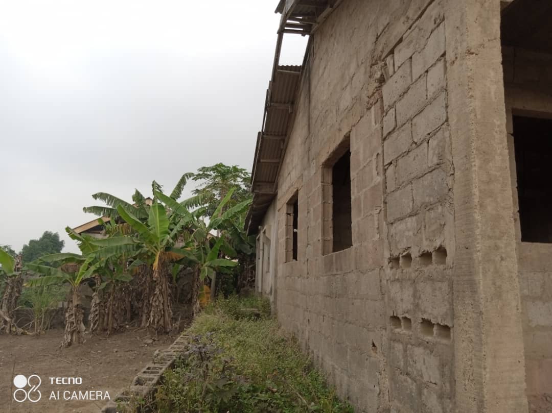 Distressed: A Well Structured Two bedrooms and Uncompleted two numbers of Mini flats