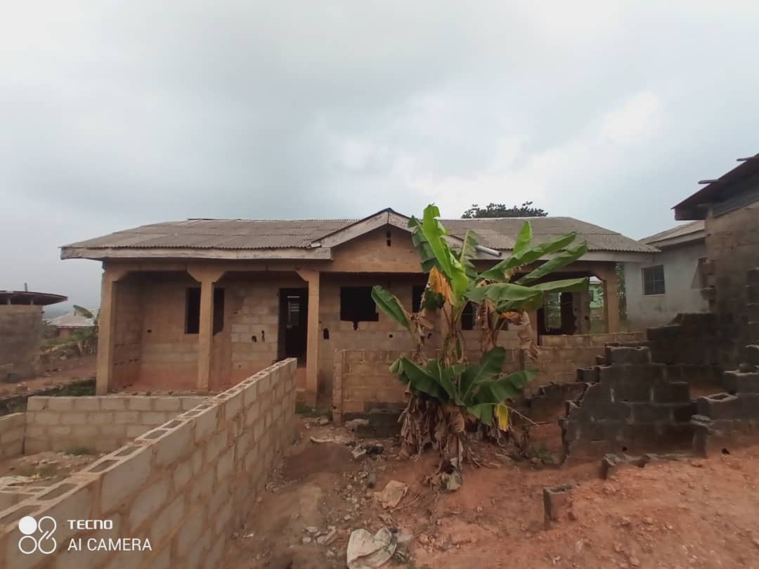 Distressed: A Well Structured Two bedrooms and Uncompleted two numbers of Mini flats