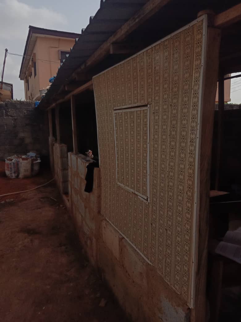 A Standard full plot of land with a demolishable structure and a temporal structure been used for school In a strategic location
