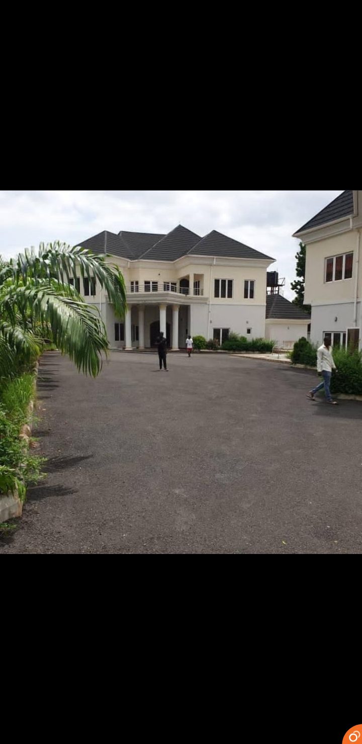 Twin 5bedrooms ensuite duplexes at zoo estate