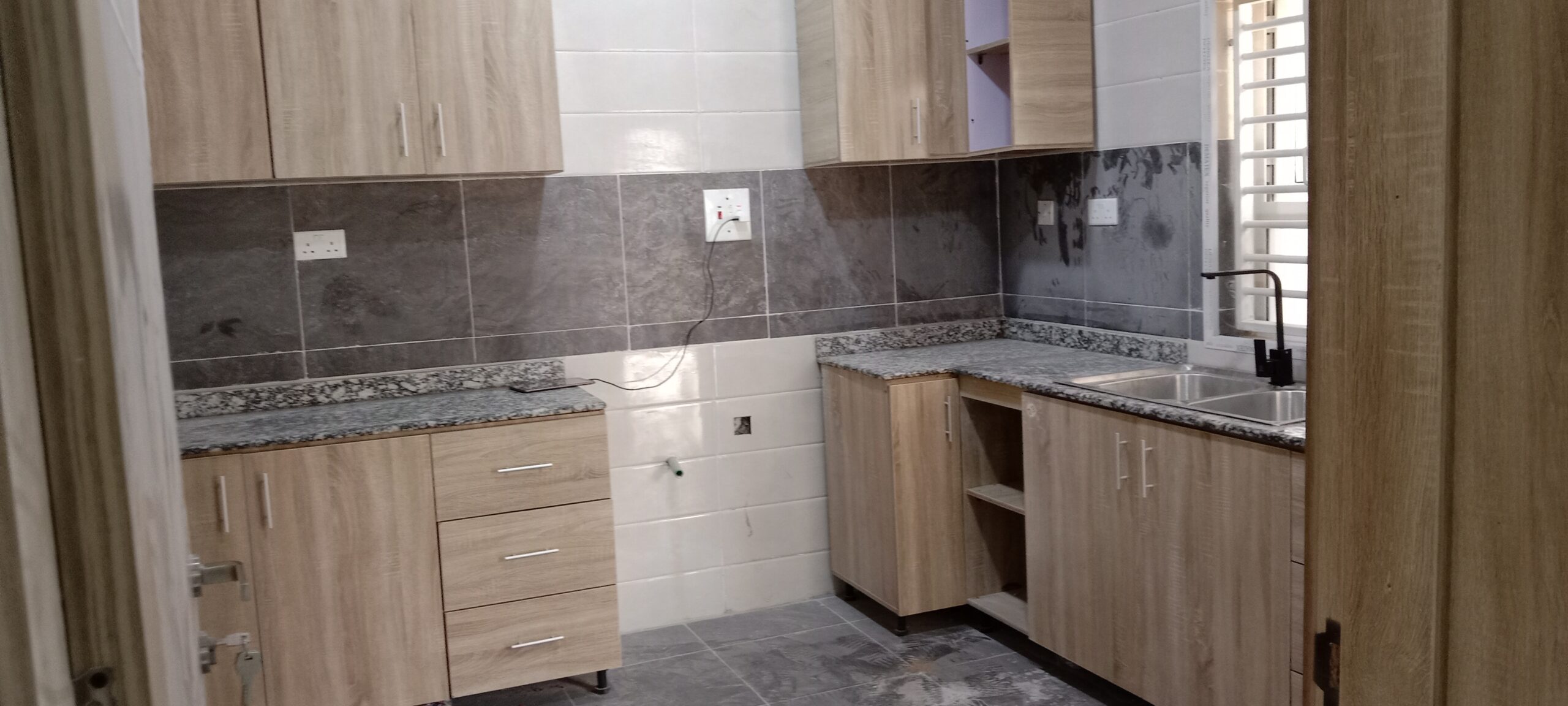 Brand new luxury three bedrooms block of six flats with Bq