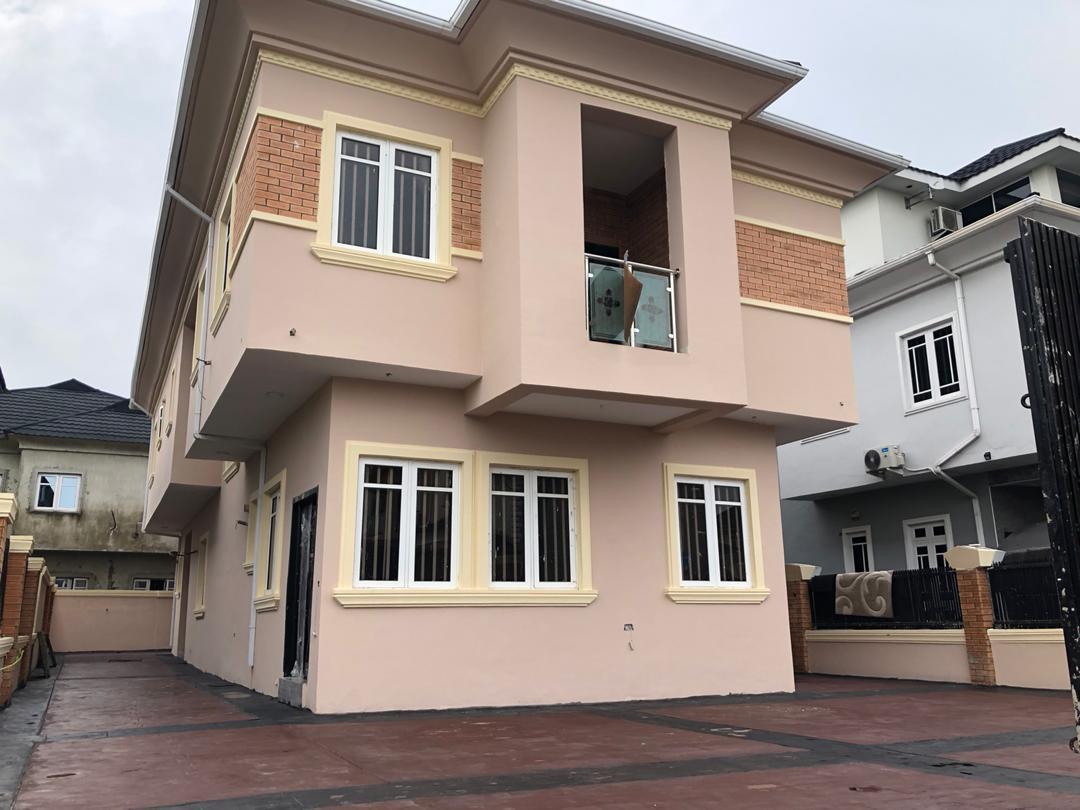 5 bedroom duplex with attached Bq on 320sqm