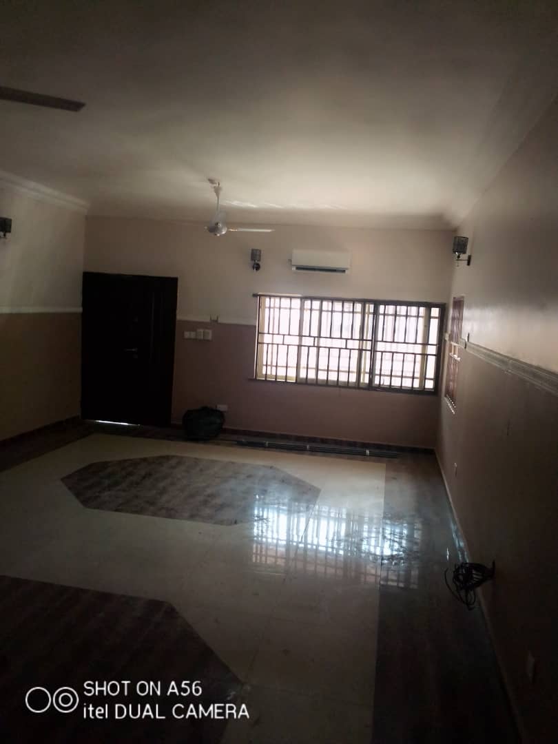 3bedroom flat with 1bedroom BQ for rent in Utako