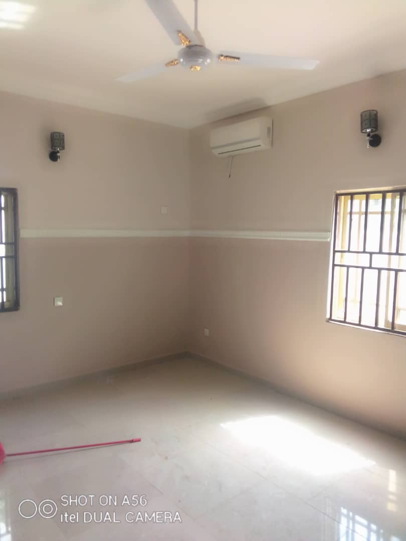 3bedroom flat with 1bedroom BQ for rent in Utako