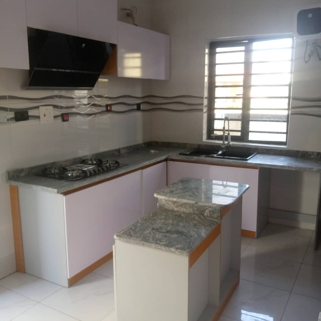 A GREAT 5 BEDROOM FULLY DETACHED DUPLEX WITH A ROOM BQ