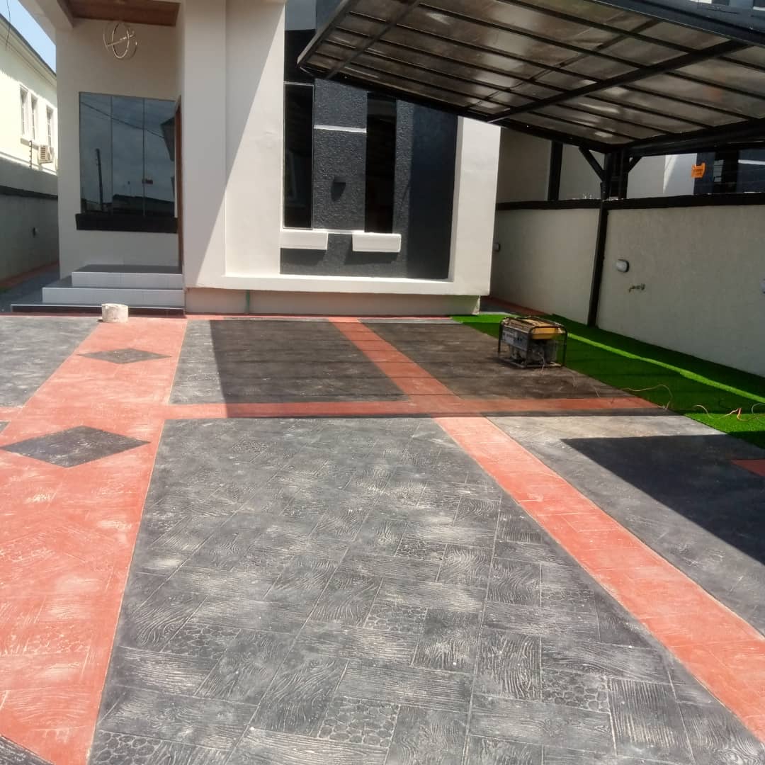 A GREAT 5 BEDROOM FULLY DETACHED DUPLEX WITH A ROOM BQ