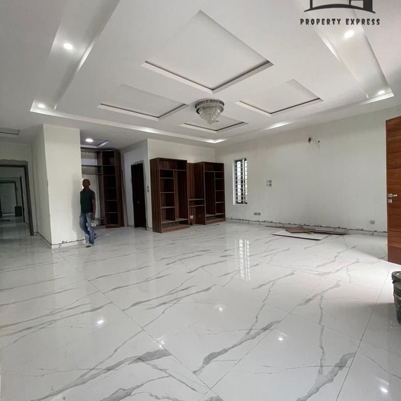 5 bedroom fully detached duplex