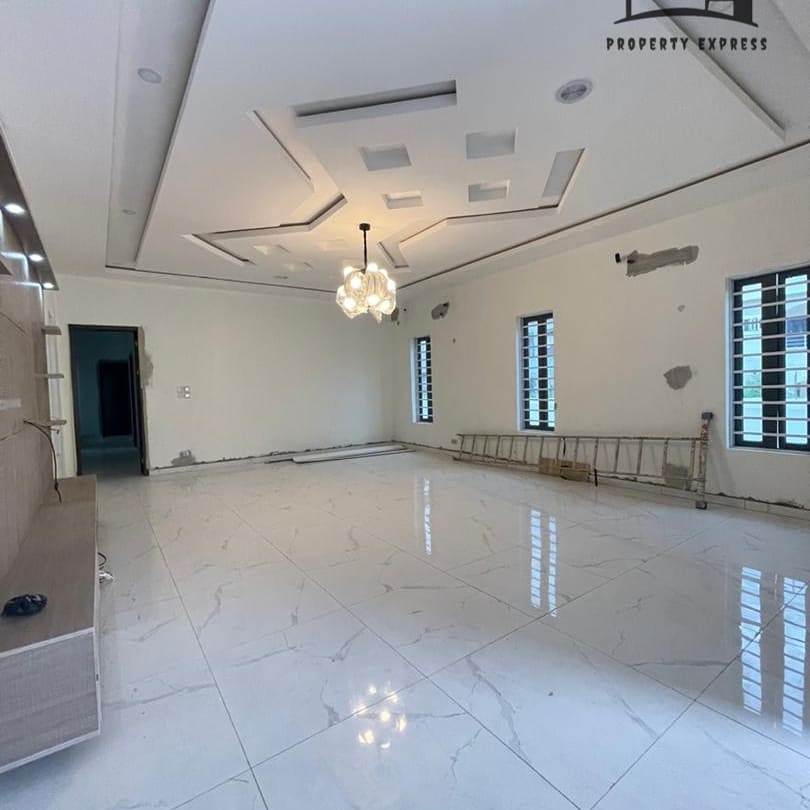5 bedroom fully detached duplex