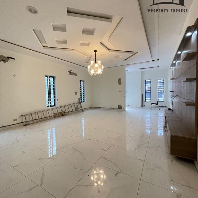 5 bedroom fully detached duplex
