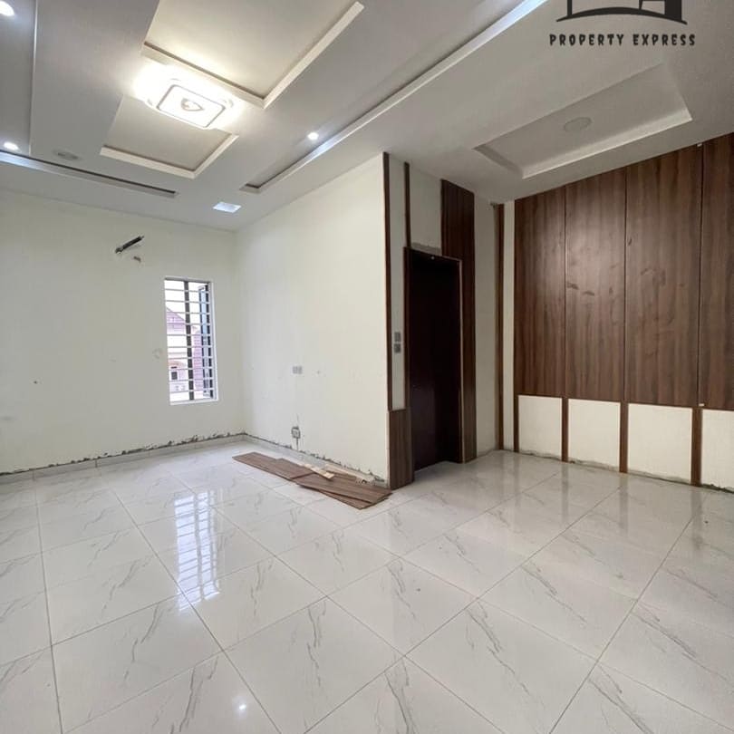 5 bedroom fully detached duplex