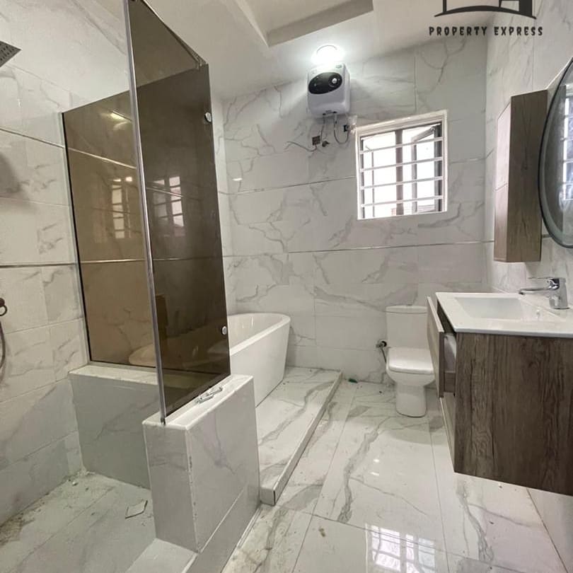 5 bedroom fully detached duplex