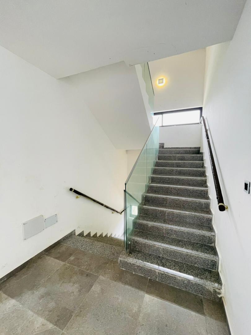6 Bedroom Fully Detached Houses