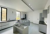 6 Bedroom Fully Detached Houses
