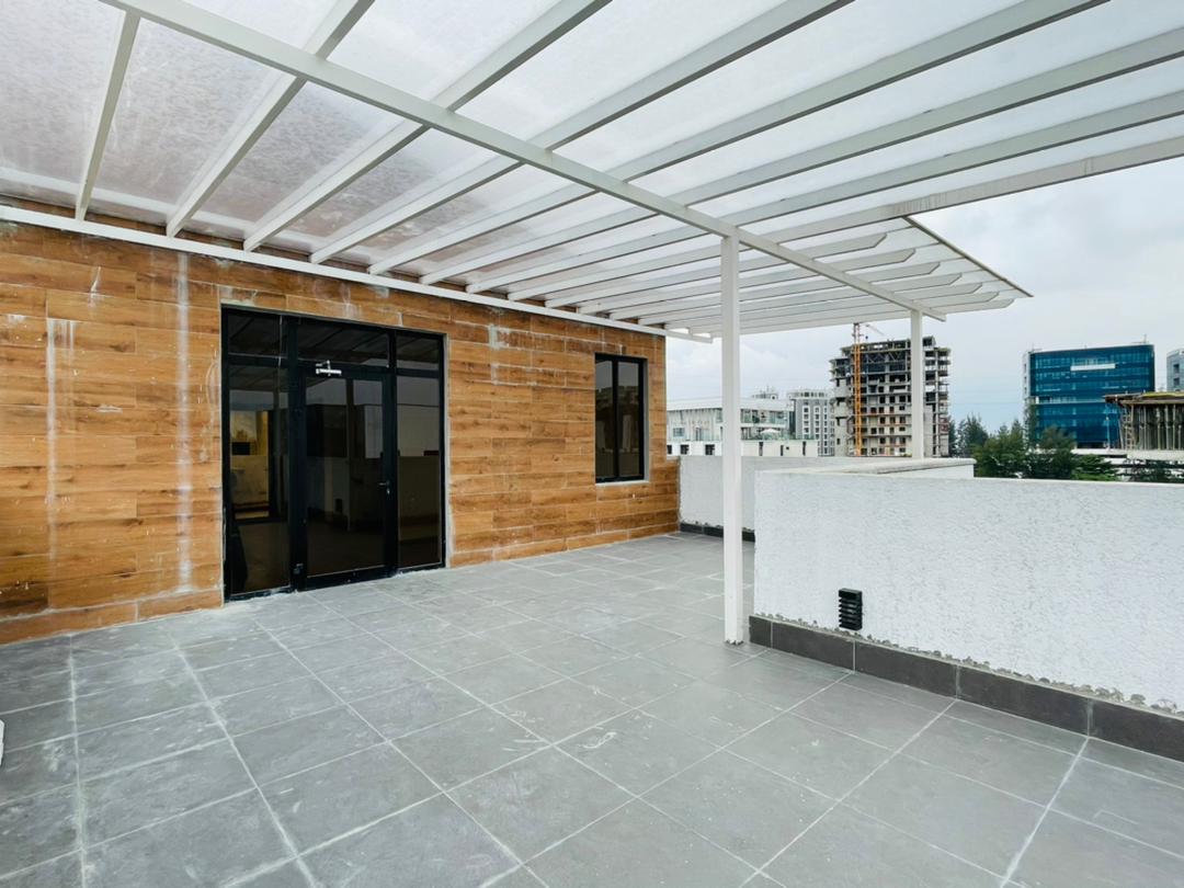 6 Bedroom Fully Detached Houses