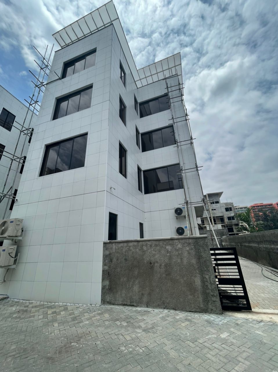 6 Bedroom Fully Detached Houses