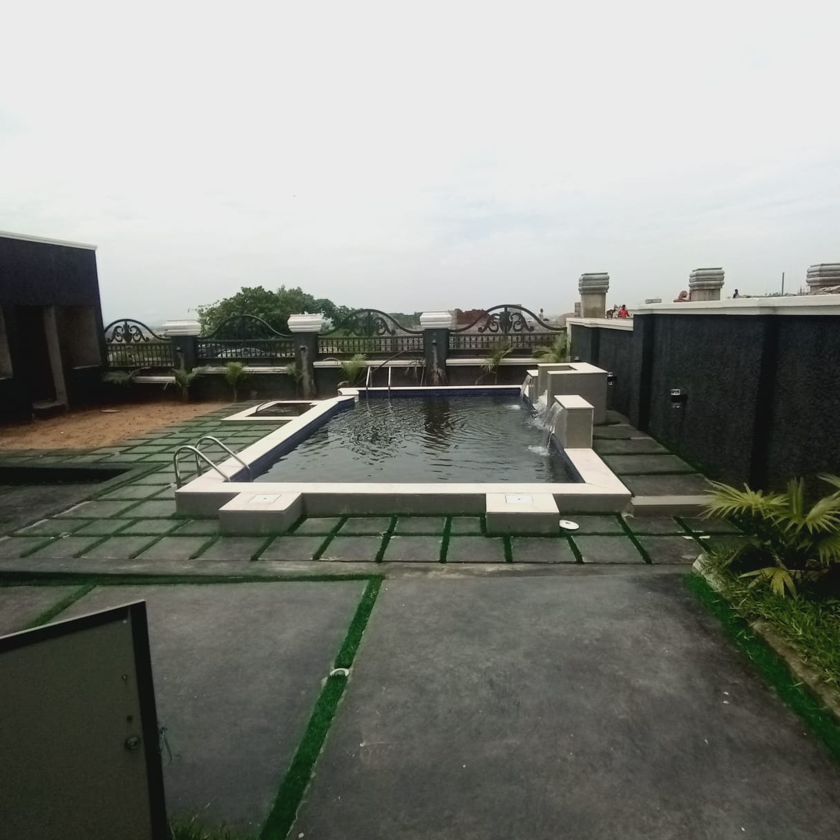 NEWLY BUILT 5 BEDROOM DETACHED TRIPLEX IN GUZAPE