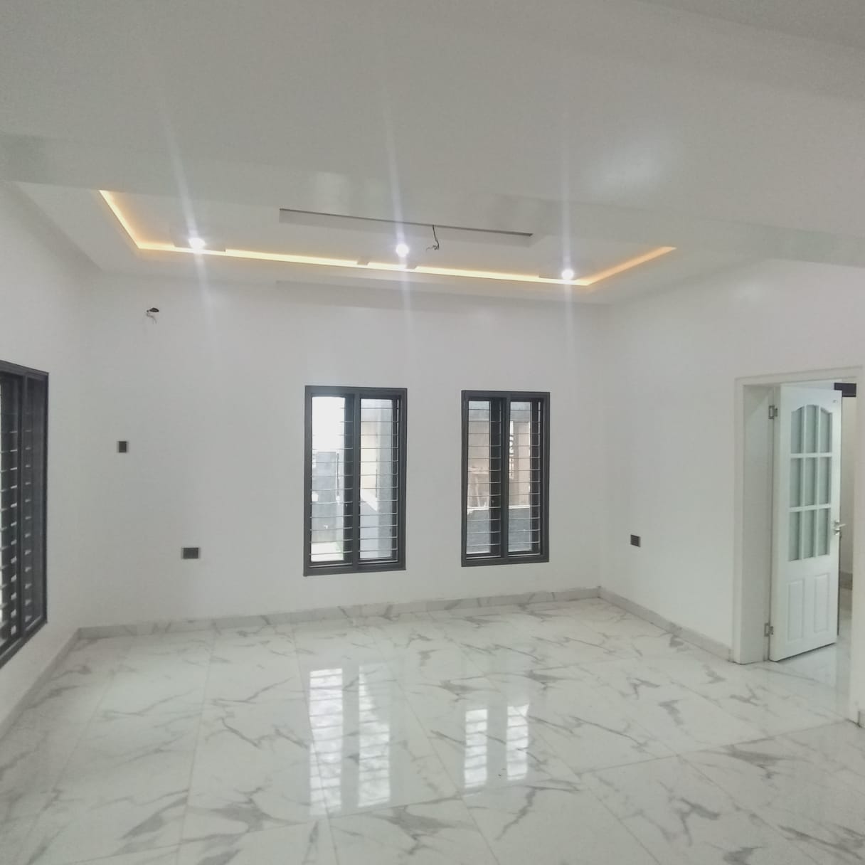 NEWLY BUILT 5 BEDROOM DETACHED TRIPLEX IN GUZAPE