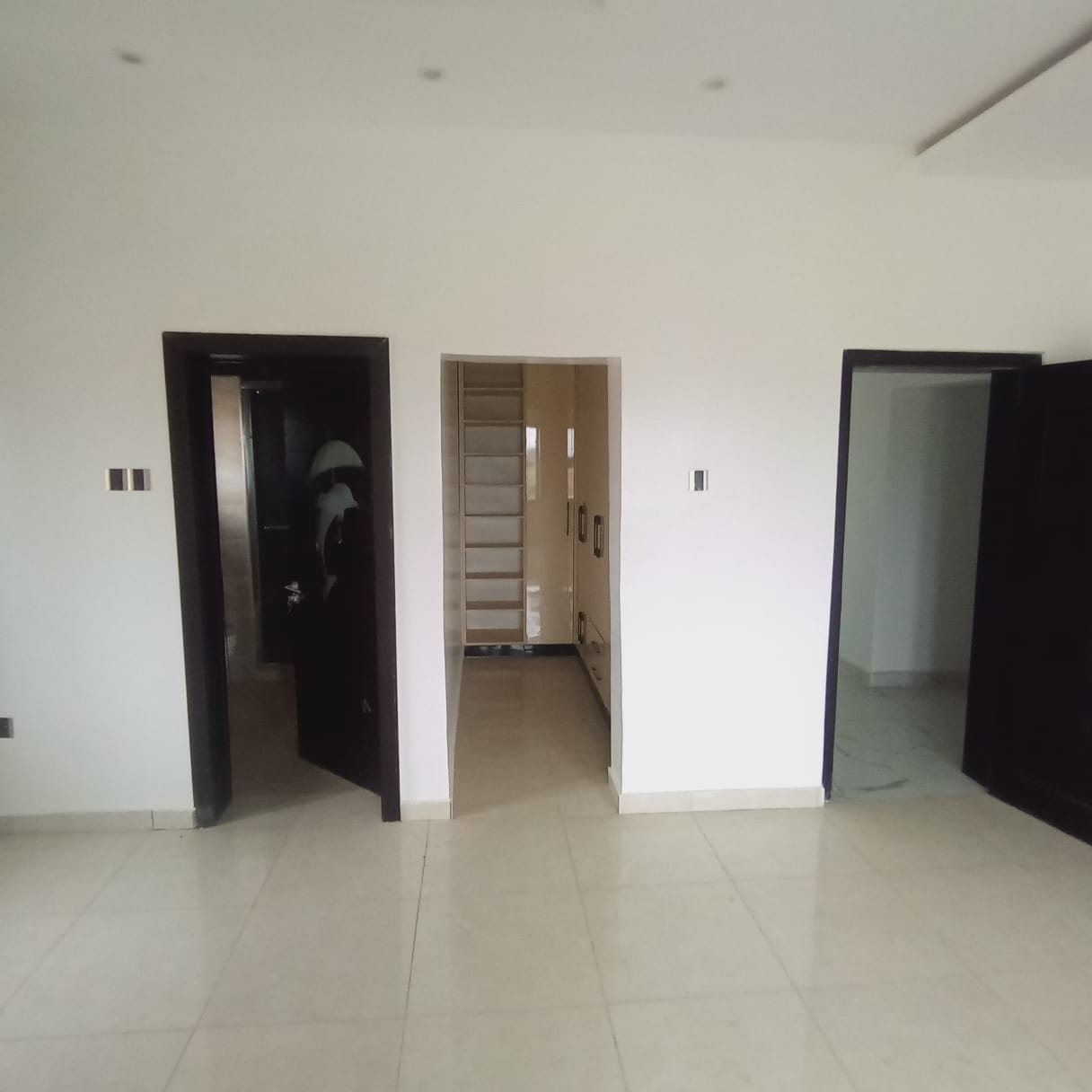 NEWLY BUILT 5 BEDROOM DETACHED TRIPLEX IN GUZAPE