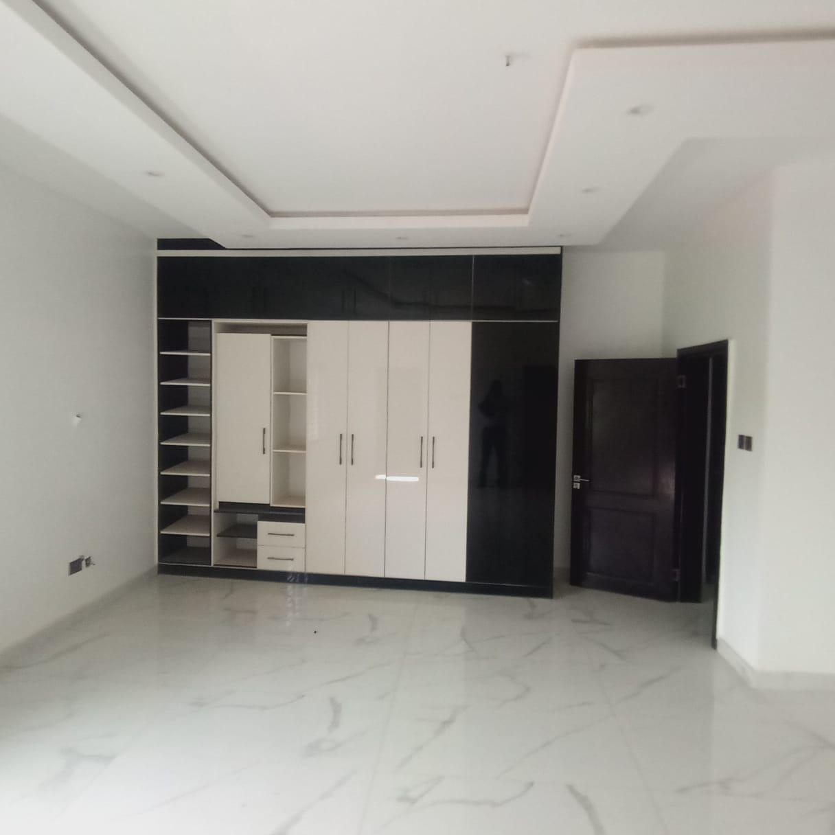 NEWLY BUILT 5 BEDROOM DETACHED TRIPLEX IN GUZAPE