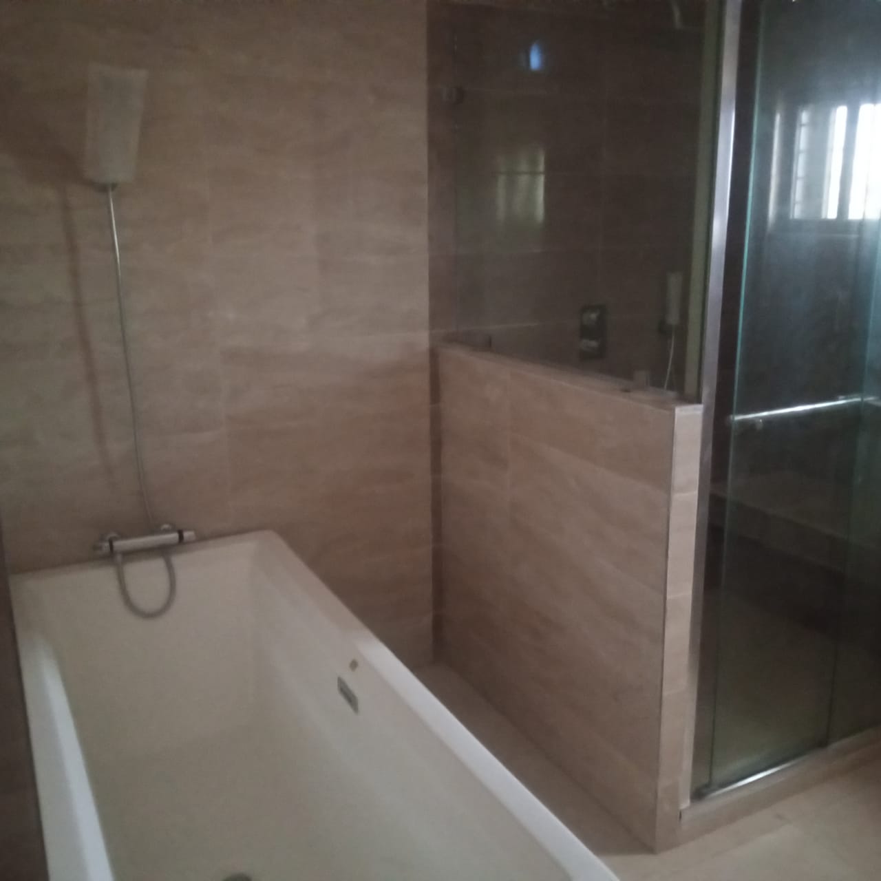 NEWLY BUILT 5 BEDROOM DETACHED TRIPLEX IN GUZAPE