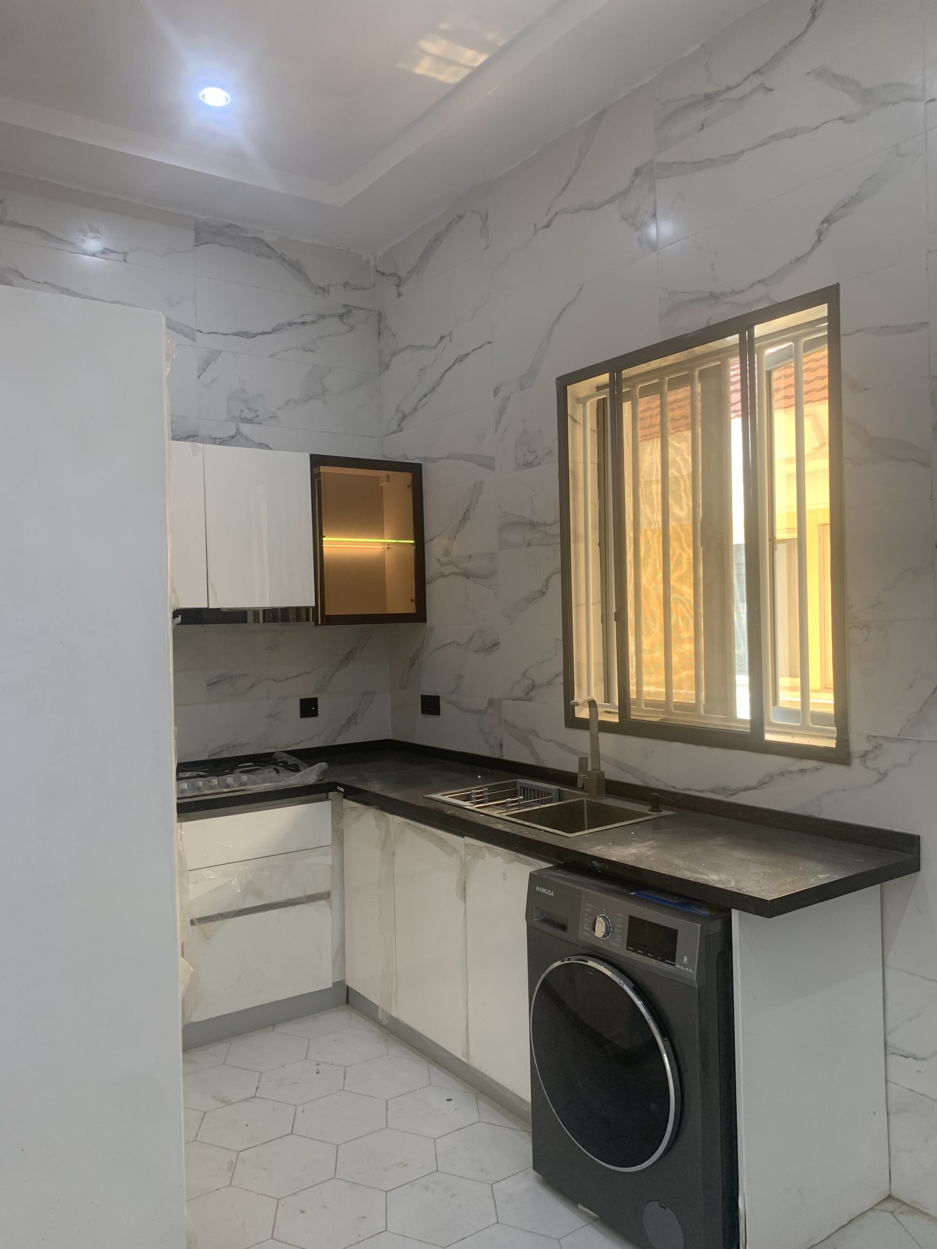 Fully Serviced Luxury 2 Bedroom Waterfront Penthouse
