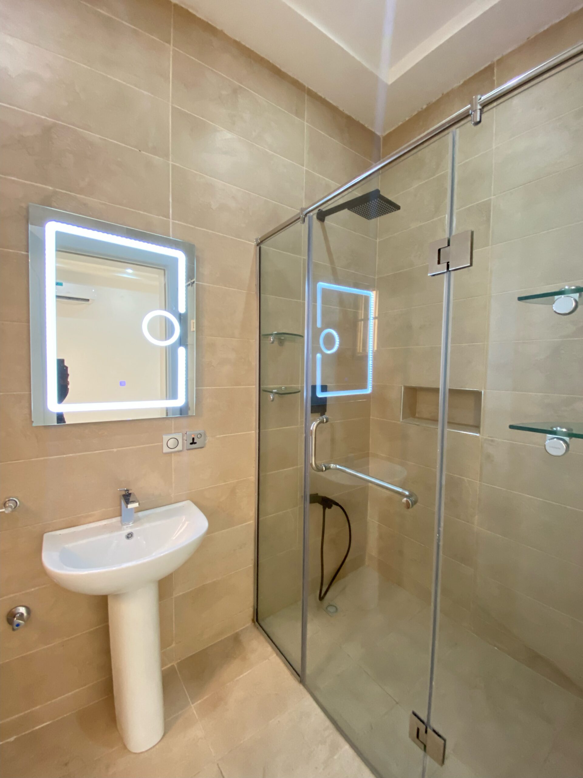 Fully Serviced Luxury 2 Bedroom Waterfront Penthouse
