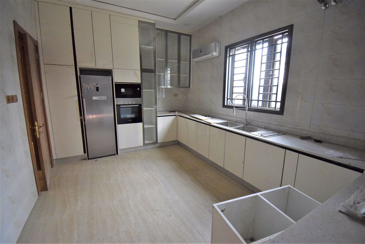 Massive 5 Bedroom Detached Duplex For rent.
