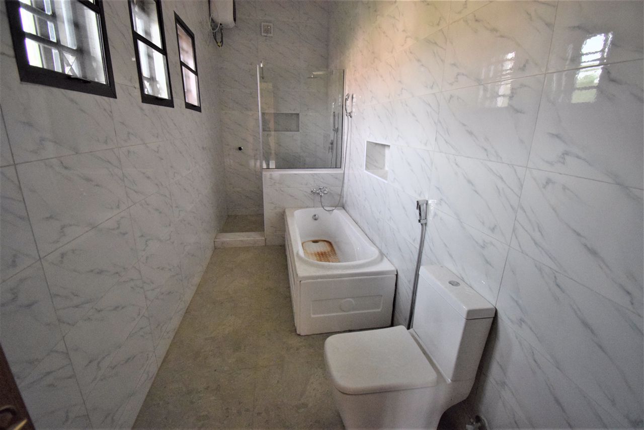 Massive 5 Bedroom Detached Duplex For rent.