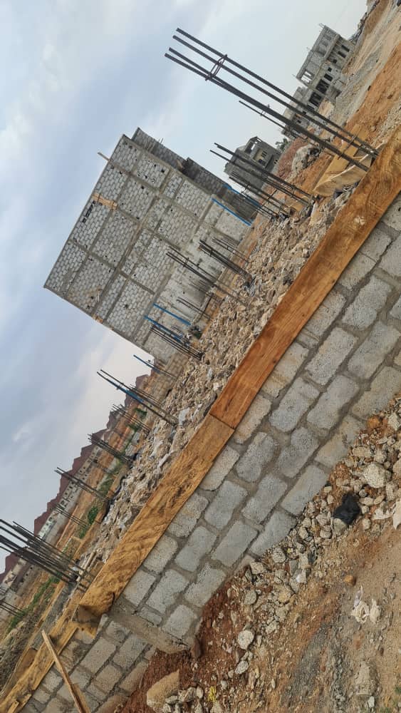 Distress sale of 300sqm land with DPC at idu ochacho estate For 4 bedroom semi detached DUPLEX WITH PENT HOUSE and 1ROOM BQ. My own land no Agency fees. Pls note that this amount does NOT include change of ownership! Call for inspection 08025175724