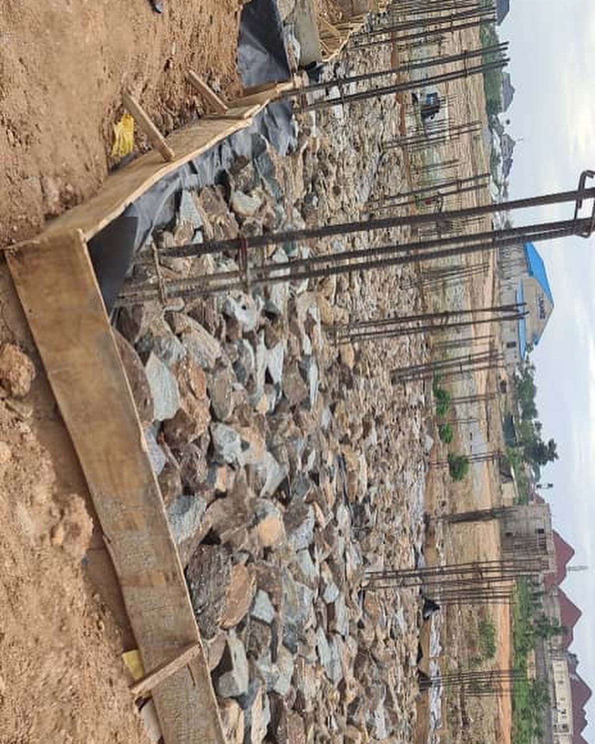 Distress sale of 300sqm land with DPC at idu ochacho estate For 4 bedroom semi detached DUPLEX WITH PENT HOUSE and 1ROOM BQ. My own land no Agency fees. Pls note that this amount does NOT include change of ownership! Call for inspection 08025175724